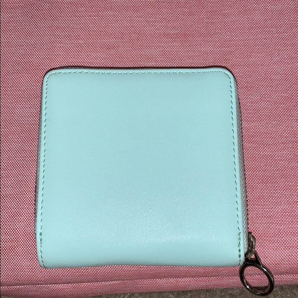 a blue wallet never used !